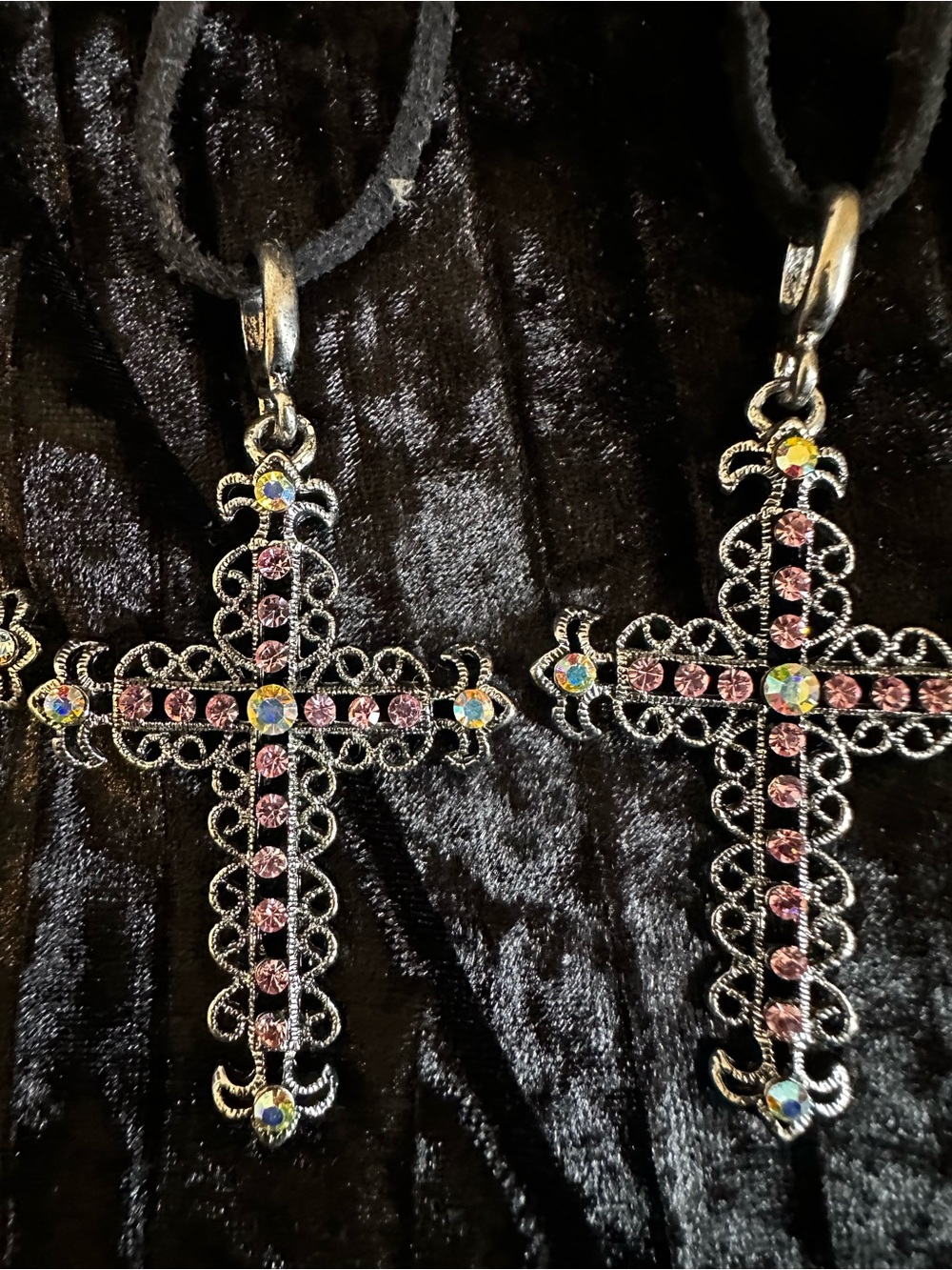 Lot of 8 Cross Pendant Necklaces – Assorted Colors – Craft & Jewelry Lot - Picture 3 of 16